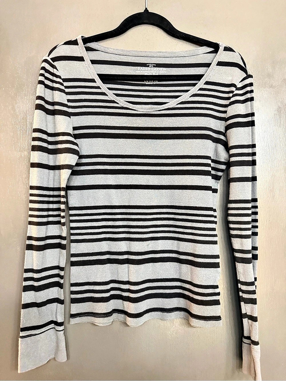 Faded Glory Striped Long Sleeve Tee in Gray & Black Size Large